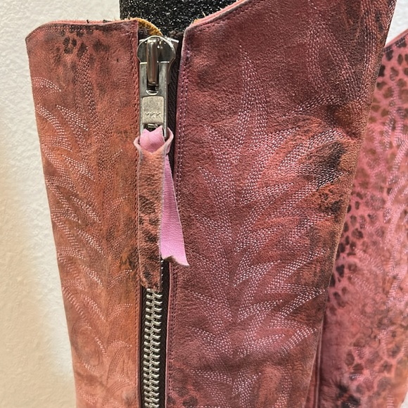Women’s Old Gringo Pink Leopardito Boots - Picture 9 of 11